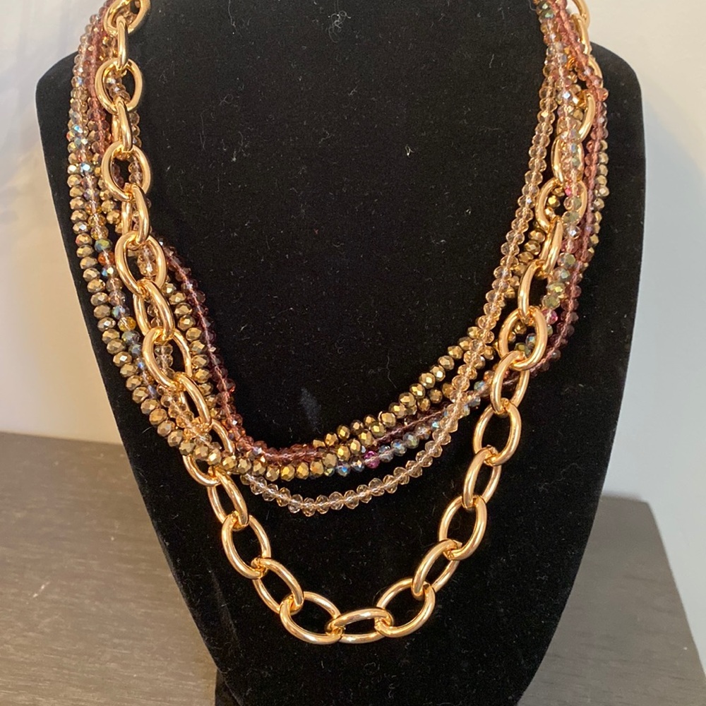 Multi layered short necklace